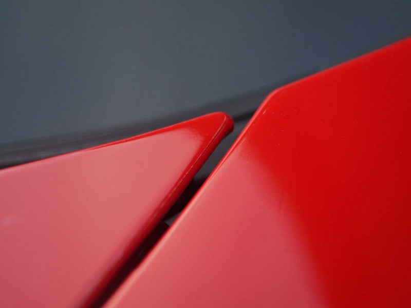Übergang Motorhaubendeckel roter Porsche GTS mit Lackschutz-Folierung