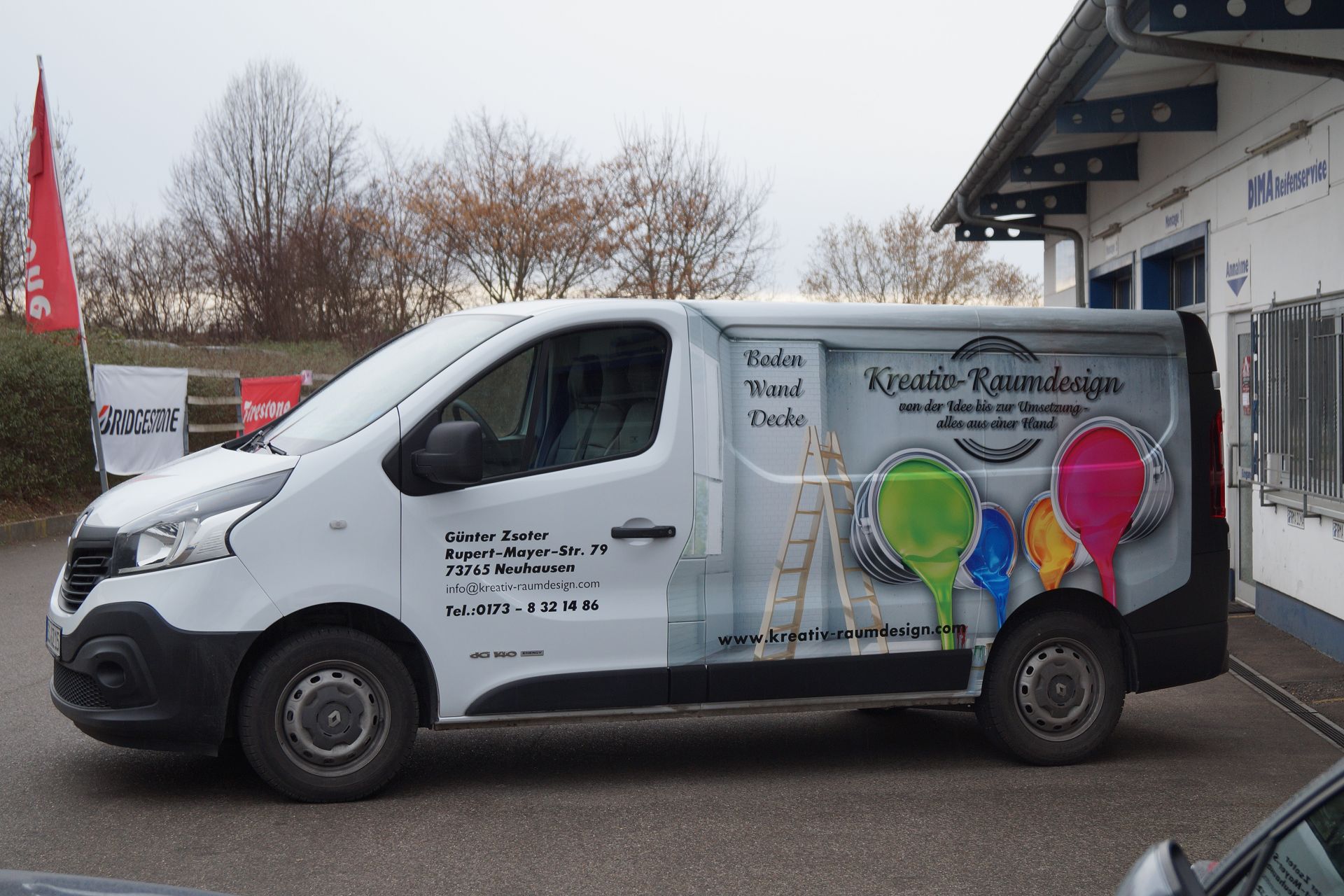 Fahrzeug-Folierung Renault Trafic mit Digitaldruck für Pforzheim und Ulm