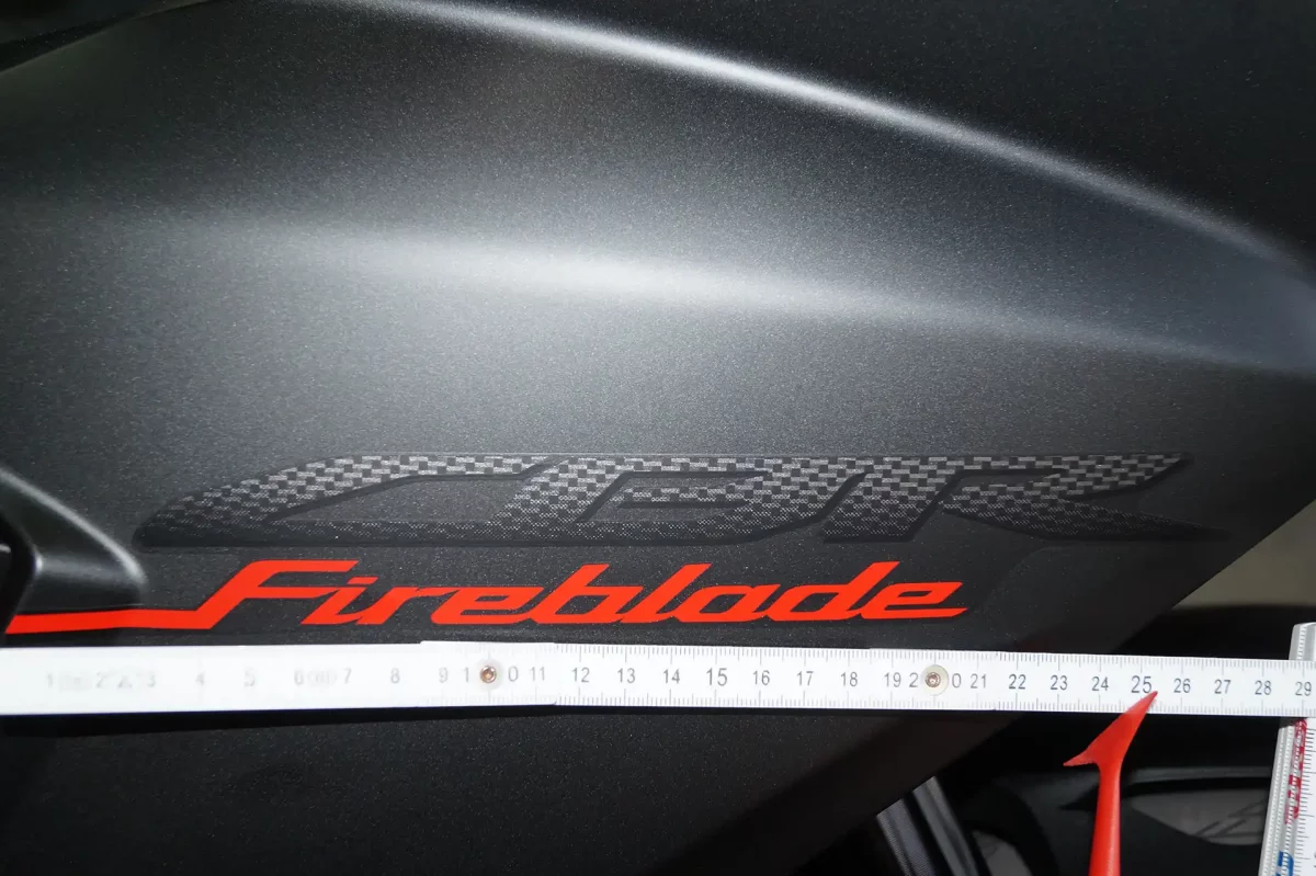 Honda CBR Fireblade Schriftzug vor der Folierung